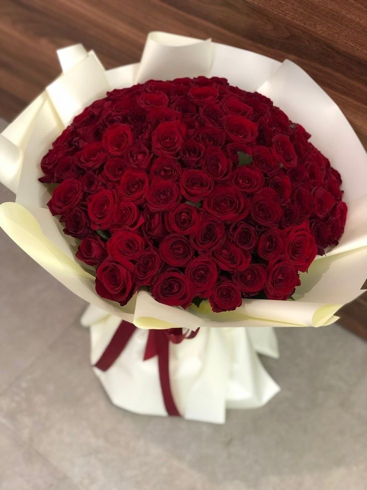 The "Grand Romance" Luxury Red Rose Bouqu-100pcs