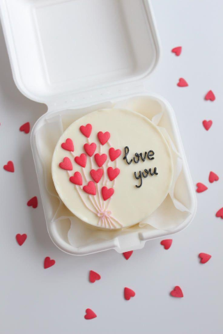 Mini Love Cake – Heart Balloon Design