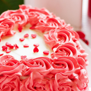 Heart-Shaped Red Rose Cake - Image 3