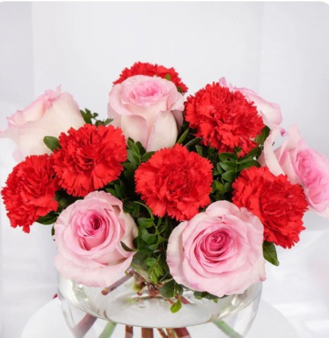 🌸 Pink & Red Harmony Vase