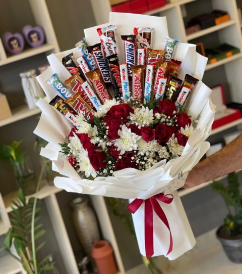 Chocolate & Red Rose Deluxe Bouquet