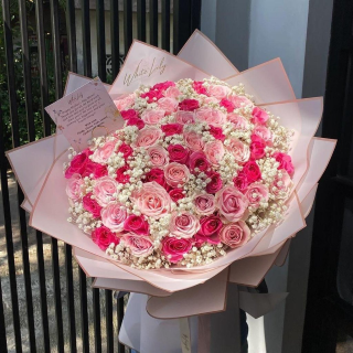 Luxurious Pink & Hot Pink Rose Bouquet with Baby’s Breath