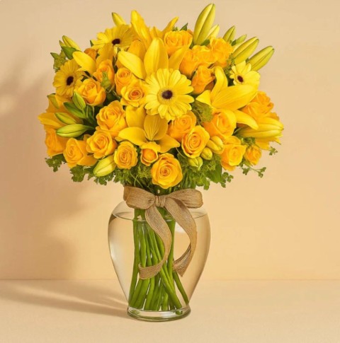 🌼 Golden Glow Vase