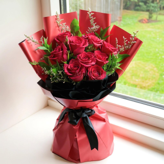 ❤️ Dramatic Red Rose Bouque