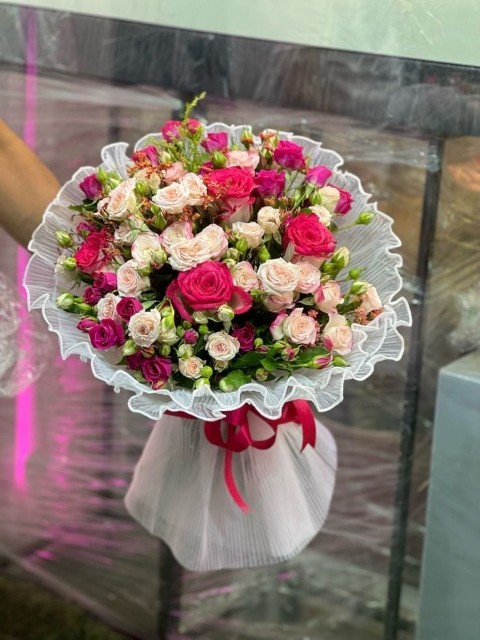 Elegant Pink Rose Bouquet