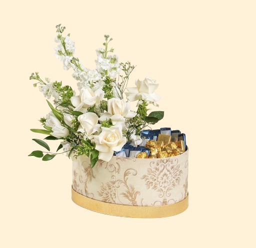 🍫 Ivory Bloom & Chocolate Elegance Box