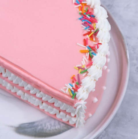 🎀 Pink Delight Cream Cake – A Pretty Treat - Image 2