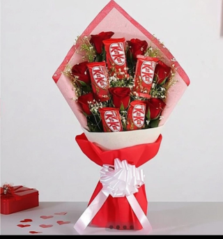 KitKat & Roses Chocolate Bouquet