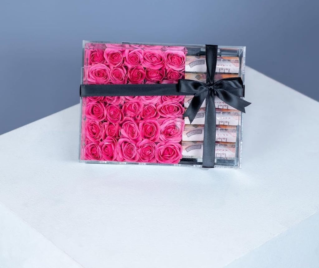 🌹 Acrylic Flower Box Collection – With Rolled Money