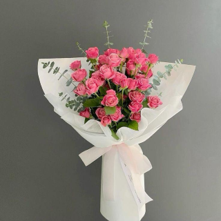Elegant Pink Rose Bouquet