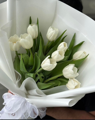 Elegant White Tulip Bouquet