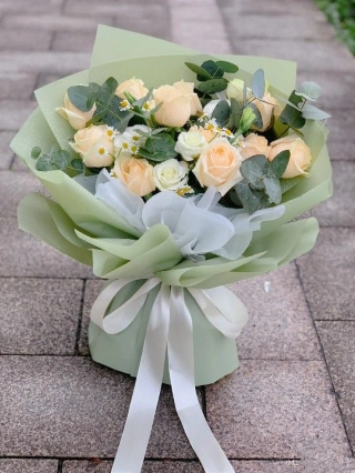 Cream Rose & Daisy Bouquet