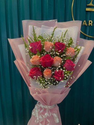 Blush Reverie: Signature Rose Welcome Arrangement 🌸✨