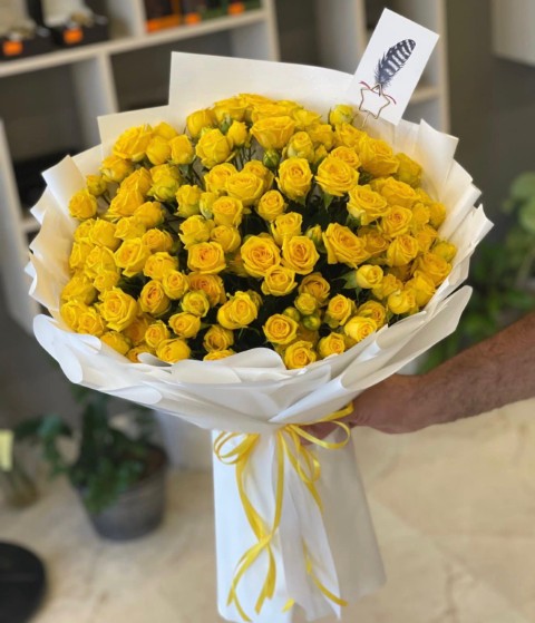 🌞 Sunshine 100 baby Yellow Rose Bouquet