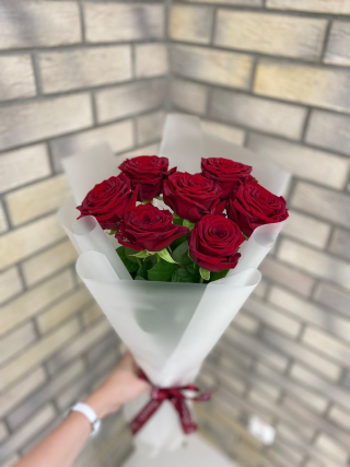 Classic 9 Red Roses