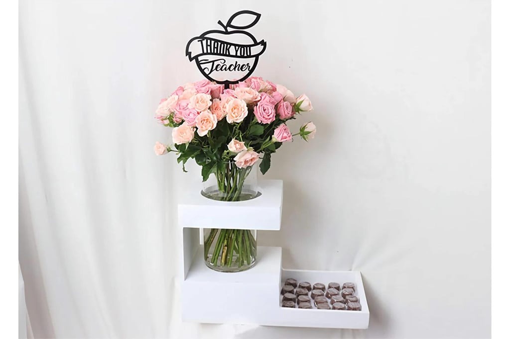 🍎 Gratitude Bloom – Roses & Chocolate Tray for Teacher