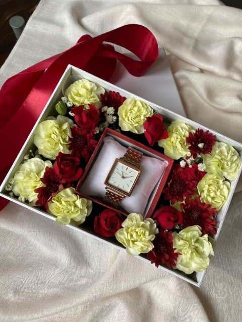 ⌚ Golden Grace Watch & Bloom Box