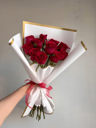 Red Rose Bouquet with Elegant Wrapping