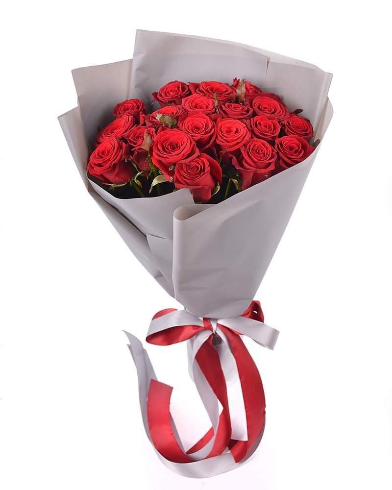 🌹 Luxury Red Rose Bouquet – Modern White Wrap