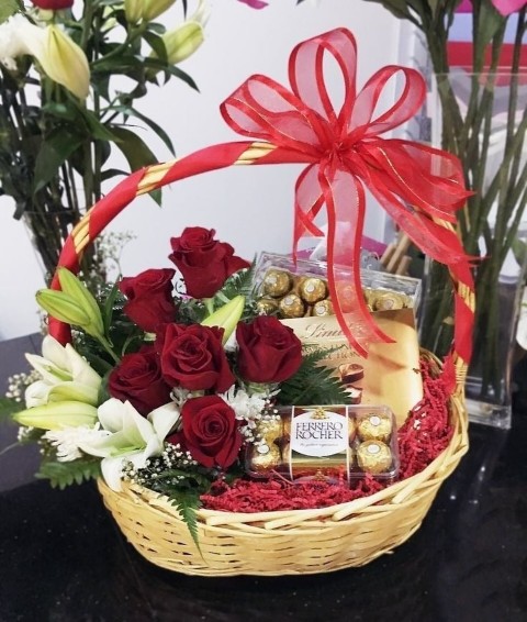 Radiance & Roses Basket