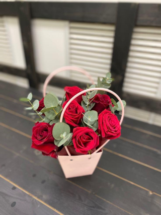 Chic Red Roses in Pink Bag